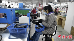 <strong>能够精准勾勒出鞋面的轮</strong>