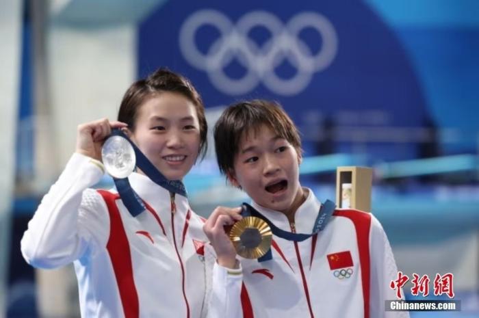 冠军只有一个，但水花有两朵：从东京到巴黎，