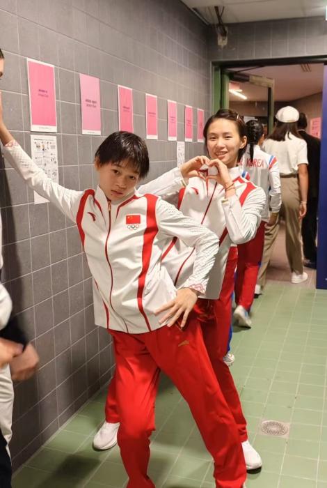 冠军只有一个，但水花有两朵：从东京到巴黎，