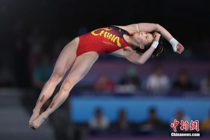 冠军只有一个，但水花有两朵：从东京到巴黎，