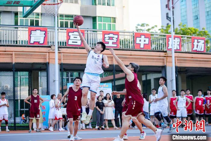 千年古道旁燃起青春篮球