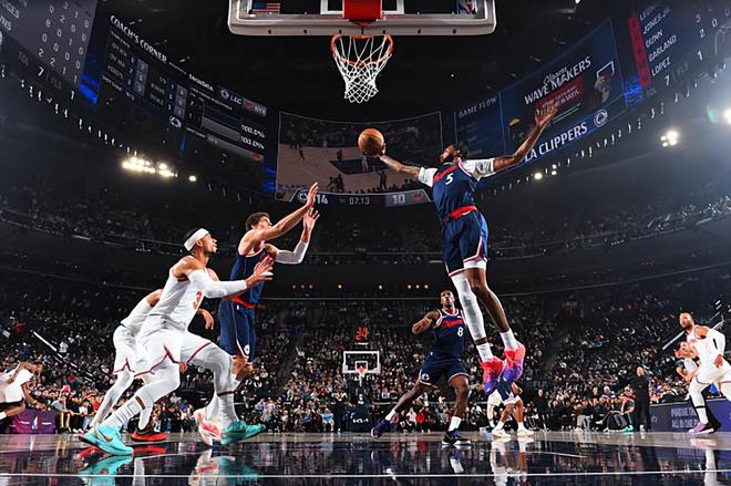 快船力克尼克斯小琼斯全面爆发助球队登顶西部