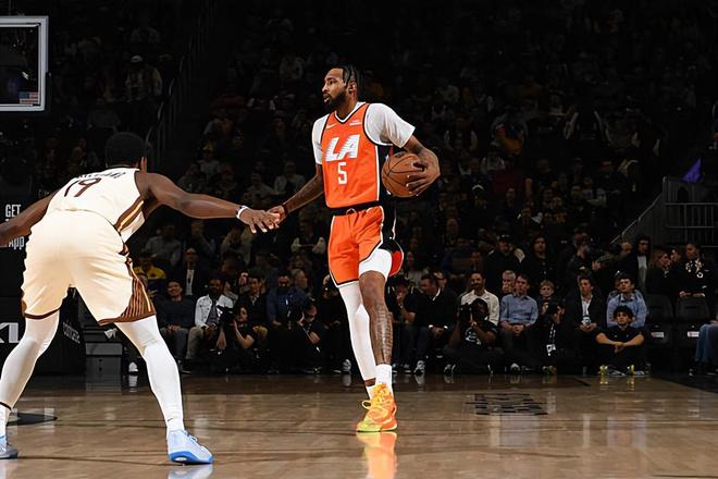 快船力克尼克斯小琼斯全面爆发助球队登顶西部