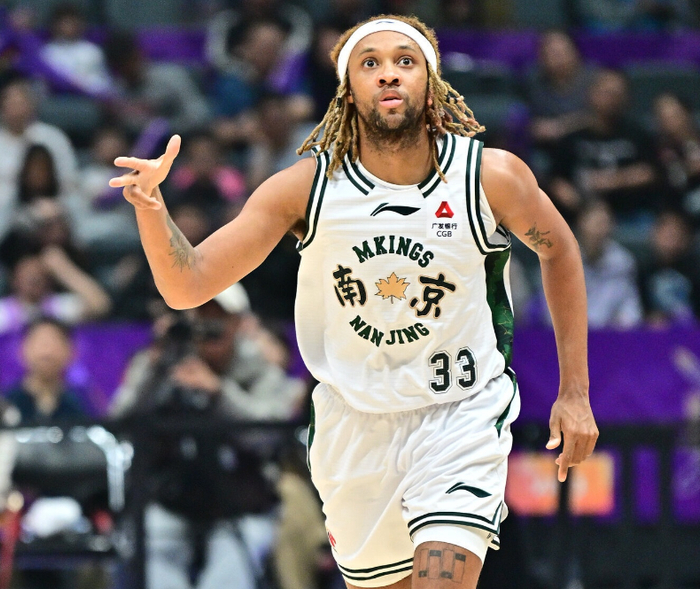 帕克爆发率队客场掀翻北控 南京同曦终结连败迎