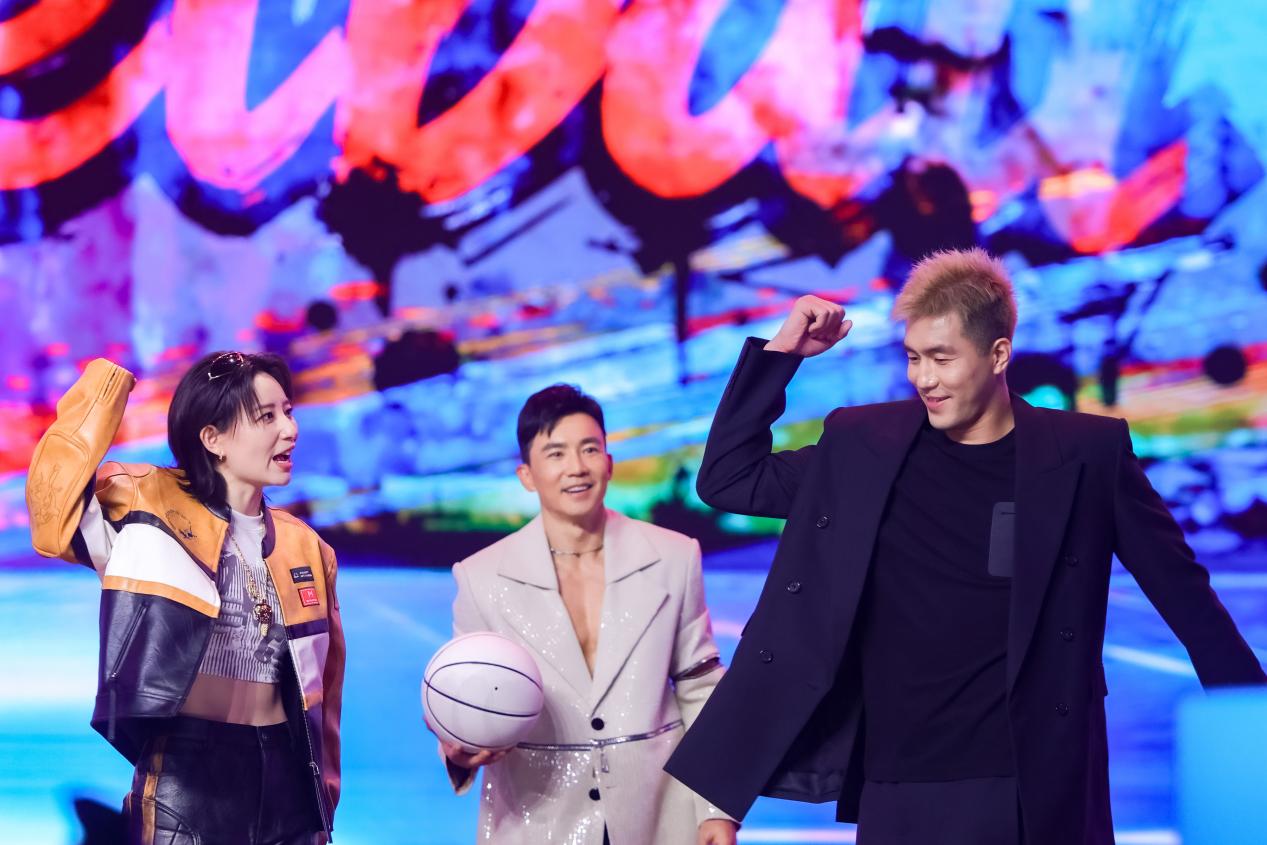 胡金秋赵睿荣膺2025微博篮球之夜年度杰出球员