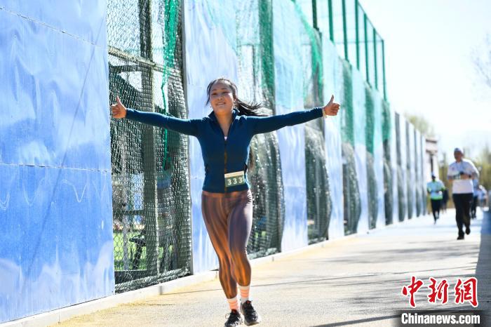 西藏拉萨5公里欢乐跑吸引400余人参与