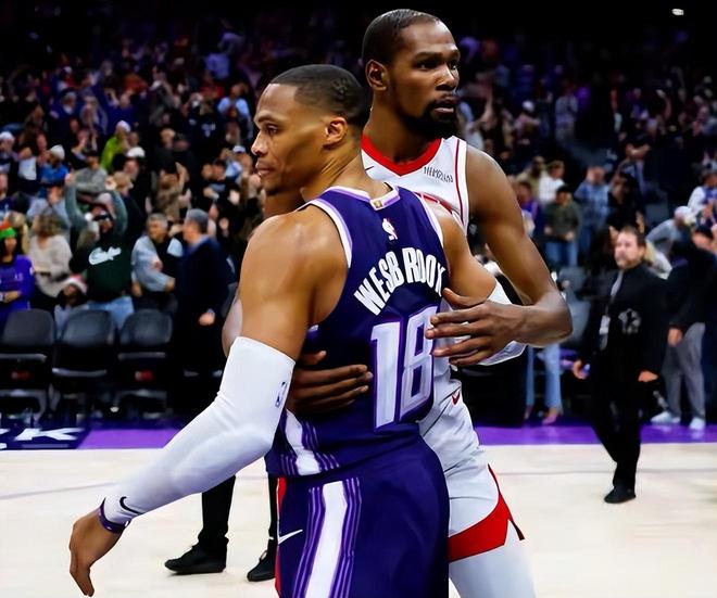 NBA历史首次8队输55场 摆烂