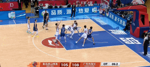 青岛男篮韦瑟斯庞关键时刻消极比赛遭主帅怒斥