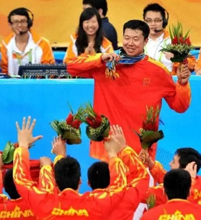 中国篮球先行者王治郅正