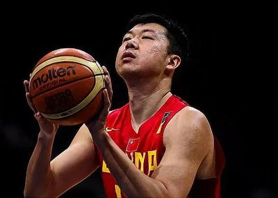 中国篮球先行者王治郅正式入选国际篮联名人堂